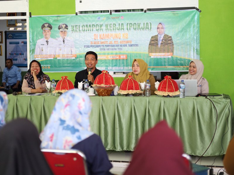 DPPKB Gelar Sosialisasi Sekolah Lansia di Aula Kantor Desa Bonto Jai